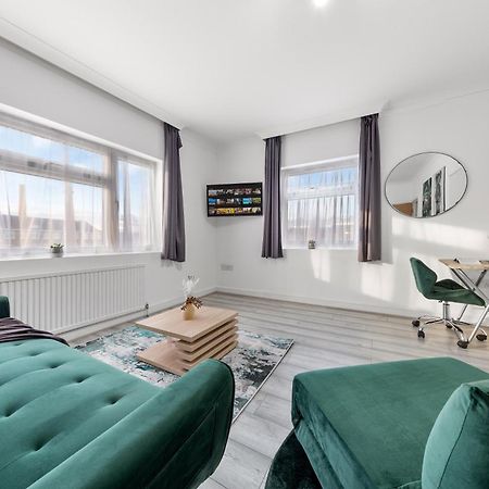 Green Hype - 10 Mins To Stadium - Sleeps 8 Лондон Экстерьер фото